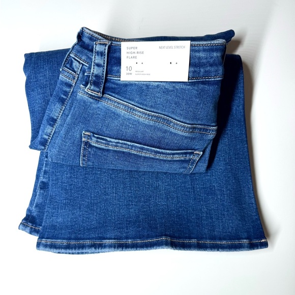 American Eagle Women's Super High Rise Flare Jeans Size- 10 Regular - Picture 11 of 11